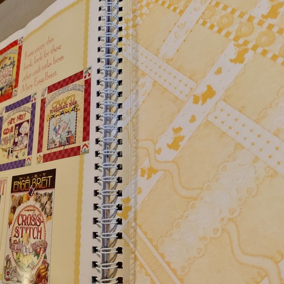 Mary Engelbreit “Crafts for the Seasons” Rare Book - Picture 4 of 9